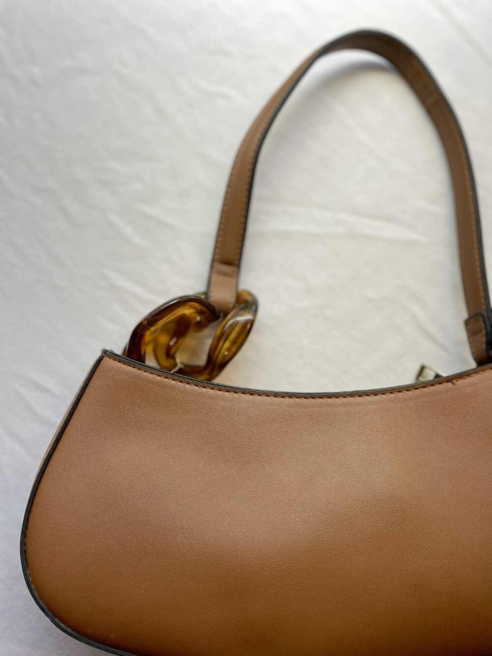 Vintage 90’s Inspired Leather Shoulder Bag with Acrylic Chain Detail. - Picture 2 of 12